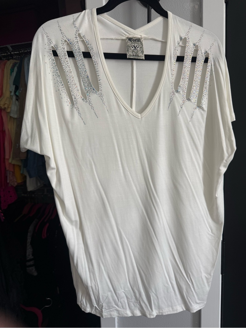 Vocal Women’s White V-Neck Cutout Tunic with AB Rhinestone Accents